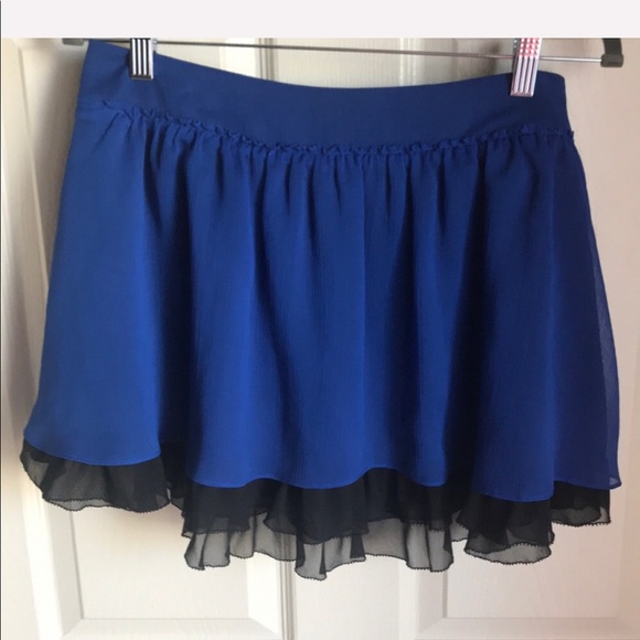 Super flattering flouncy mini! - Picture 3 of 5